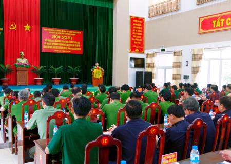 Tăng cường công tác phối hợp phòng, chống mua bán trái phép vũ khí, vật liệu nổ, công cụ hỗ trợ và pháo trên tuyến biên giới