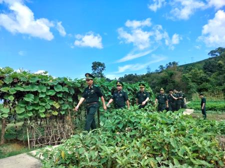 Thiếu tướng Hoàng Hữu Chiến thăm, làm việc tại BĐBP Điện Biên