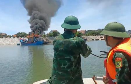 Nắng nóng, tàu cá ngư dân bốc cháy, thiệt hại khoảng 100 triệu đồng