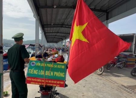 "Tiếng loa Biên phòng" phòng, chống khai thác hải sản bất hợp pháp