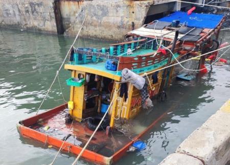 Chìm tàu cá, một thuyền viên tử vong trong hầm máy