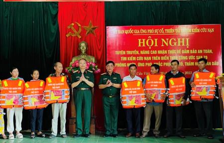 Nâng cao nhận thức về đảm bảo an toàn, tìm kiếm cứu nạn cho ngư dân