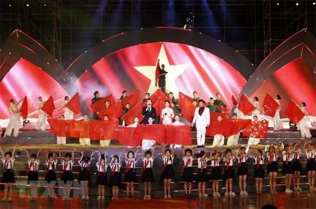 Chủ tịch nước Võ Văn Thưởng dự Chương trình nghệ thuật đặc biệt “Bản hùng ca bất diệt”