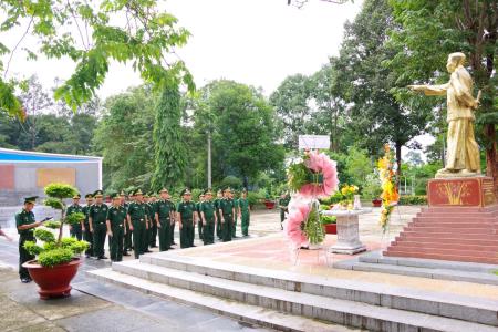 Đoàn công tác Bộ Tư lệnh BĐBP dâng hương tưởng niệm các anh hùng, liệt sĩ tại các khu di tích lịch sử trên địa bàn tỉnh Tây Ninh