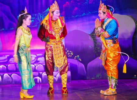 Giữ gìn, phát huy giá trị nghệ thuật sân khấu Dù kê của người Khmer