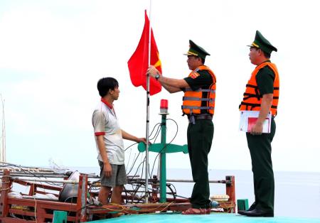 Dấu ấn đảng viên đồn Biên phòng tham gia sinh hoạt tại chi bộ các ấp, khóm ven biển