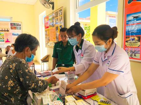 BĐBP Bình Định khám chữa bệnh và cấp phát thuốc miễn phí cho đối tượng chính sách
