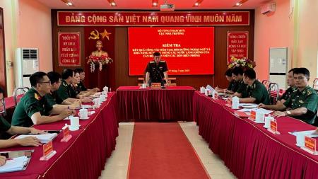 Kiểm tra công tác học ngoại ngữ, tiếng nước láng giềng tại BĐBP Lào Cai