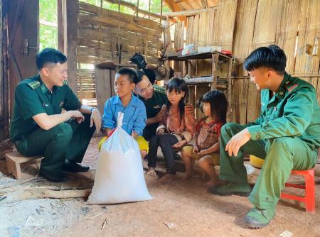 Chung tay chăm lo cho trẻ em khu vực biên giới