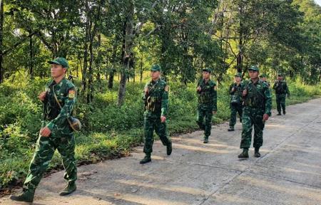 Dưới cơn mưa rừng biên giới