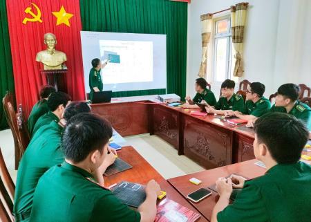 Nâng cao trình độ ngoại ngữ cho cán bộ, chiến sĩ