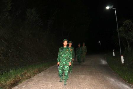 Thắp sáng đường tuần tra biên giới