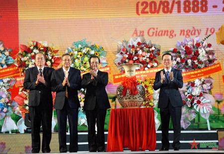 Chủ tịch nước Võ Văn Thưởng dự Lễ kỷ niệm 135 năm ngày sinh Chủ tịch Tôn Đức Thắng