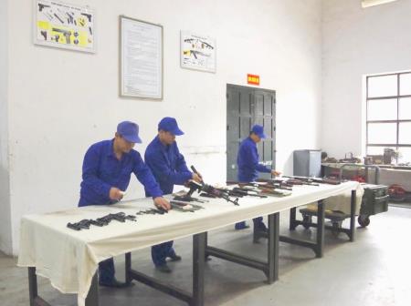 Sôi nổi phong trào thi đua của những người lính thợ