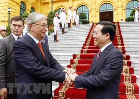 Tổng thống Kazakhstan kết thúc tốt đẹp chuyến thăm chính thức Việt Nam