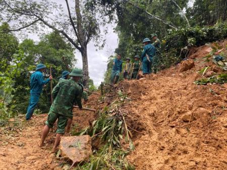 Mưa lũ làm sạt lở nhiều vị trí, Thủ tướng yêu cầu tập trung ứng phó