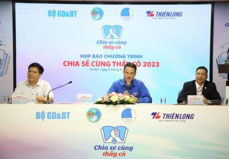 Tuyên dương các giáo viên tiêu biểu tại các xã khó khăn vùng đồng bào dân tộc thiểu số và miền núi