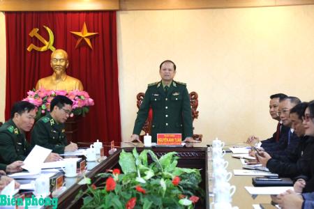 Trao đổi, thống nhất nội dung phối hợp tuyên truyền và triển khai một số chương trình hướng về biên giới