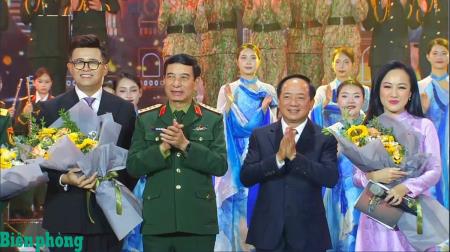 Đại tướng Phan Văn Giang dự Chương trình nghệ thuật đặc biệt Mệnh lệnh từ trái tim