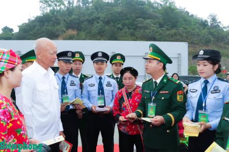 Chung tay giữ bình yên trên tuyến biên giới Việt Nam - Trung Quốc
