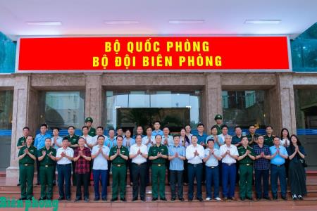 Lãnh đạo các địa phương tỉnh Hưng Yên chúc mừng Trung tướng Vũ Trung Kiên nhận trọng trách mới