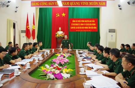 Thiếu tướng Nguyễn Anh Tuấn làm việc với BĐBP Đăk Nông