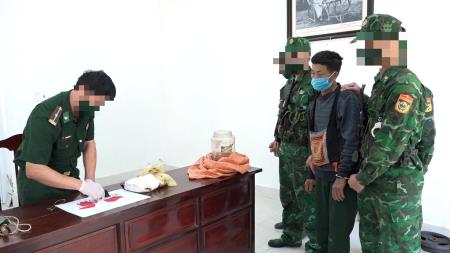 Bắt giữ đối tượng vận chuyển trái phép chất ma túy