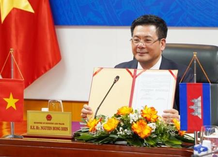 Việt Nam-Campuchia ký bản thỏa thuận thúc đẩy thương mại song phương