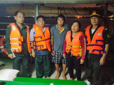 BĐBP thành phố Hồ Chí Minh kịp thời cứu sống 2 người trong vụ chìm sà lan trên sông