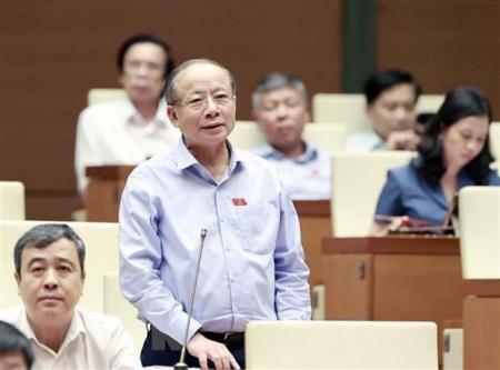 Chủ tọa điều hành khoa học, chất vấn và trả lời đúng trọng tâm