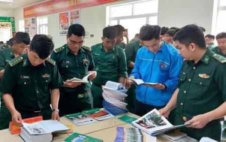 Đổi mới công tác giáo dục chính trị để đáp ứng yêu cầu, nhiệm vụ trong tình hình mới