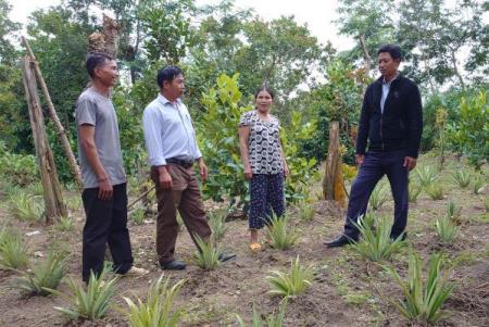 Giúp đồng bào dân tộc thiểu số thay đổi nếp nghĩ, cách làm