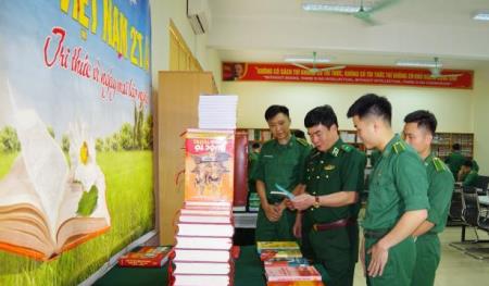 Khai mạc Ngày sách và Văn hóa đọc Việt Nam năm 2023 trong Học viện Biên phòng