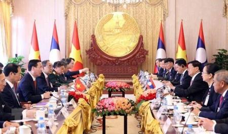 Dành ưu tiên cao nhất cho việc củng cố, vun đắp quan hệ Việt Nam-Lào