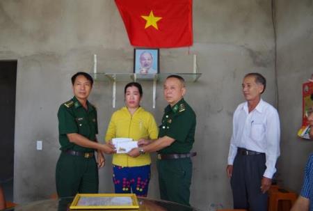 BĐBP Tiền Giang bàn giao nhà Đại đoàn kết cho gia đình có hoàn cảnh khó khăn
