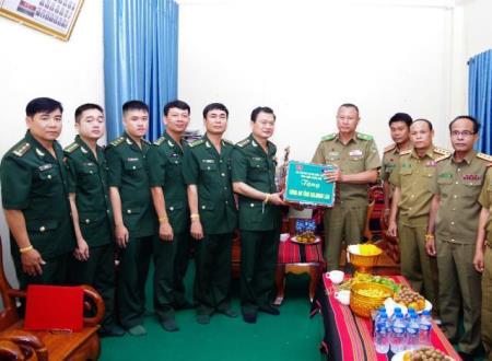 Bộ Chỉ huy BĐBP Thừa Thiên Huế thăm, chúc mừng ngày thành lập Công an tỉnh Salavan, Lào