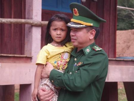 Chuyện về những người mang hai dòng máu Việt - Lào
