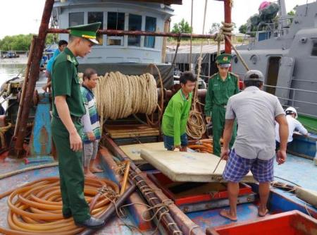 Bắt vụ vận chuyển khoảng 20.000 lít dầu DO không rõ nguồn gốc