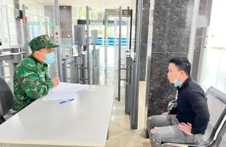 Tiếp nhận công dân, phát hiện, bắt giữ 1 đối tượng có lệnh truy nã