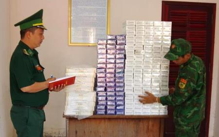 BĐBP An Giang thu giữ 2.000 bao thuốc lá điếu nhập lậu