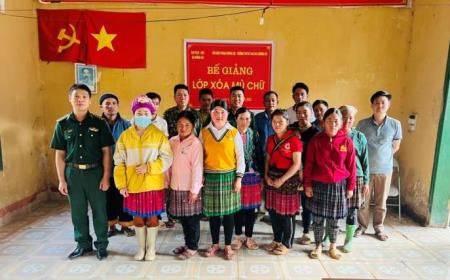 Bế giảng lớp xóa mù chữ nơi biên giới Sơn La