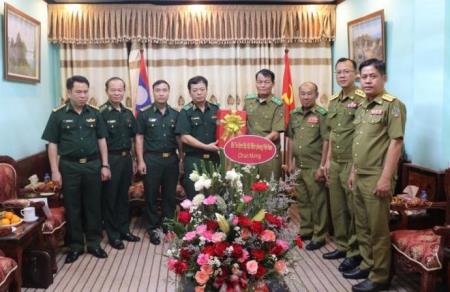 Thiếu tướng Nguyễn Văn Thiện thăm, chúc tết các lực lượng vũ trang Lào