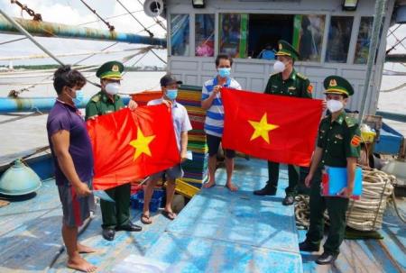 Quyết liệt ngăn chặn, chấm dứt tình trạng tàu cá khai thác hải sản trái phép ở vùng biển nước ngoài