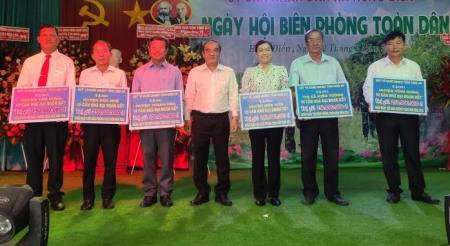 Tưng bừng “Ngày hội Biên phòng toàn dân” trên biên giới Long An