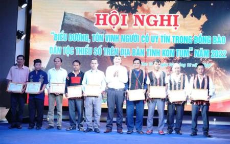 Kon Tum phát huy vai trò người có uy tín trong đồng bào dân tộc thiểu số