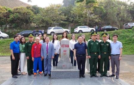 Giao lưu Ban tổ chức Tiền Phong Marathon và các Hoa hậu cùng BĐBP Lai Châu