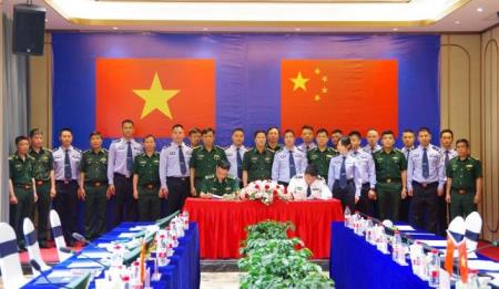Hội đàm giao ban giữa cụm các đồn Biên phòng của Việt Nam với Chi đội quản lý biên giới Bách Sắc, Trung Quốc