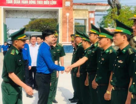 Bí thư Trung ương Đoàn Nguyễn Minh Triết thăm Đồn Biên phòng Phú Mỹ