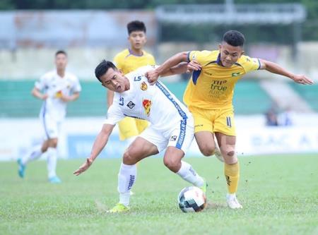Tuyển Anh lên ngôi đầu bảng, Quảng Nam thay tướng sau trận thua đậm
