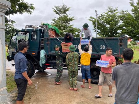 Vận động hỗ trợ cho nhân dân các tỉnh duyên hải Trung Bộ bị thiệt hại do lũ lụt